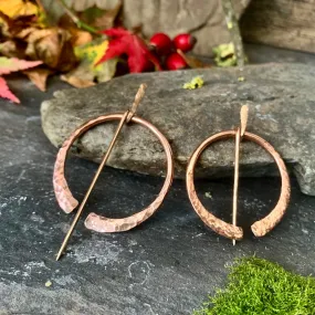 Copper and bronze penannular brooch