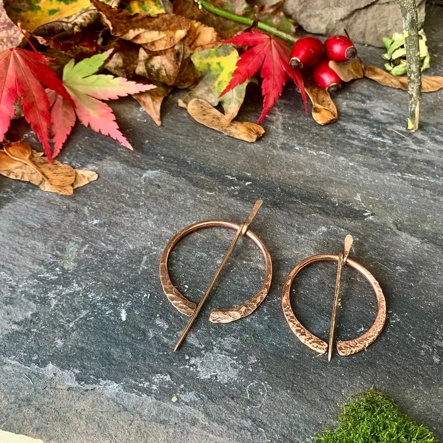 Copper and bronze penannular brooch