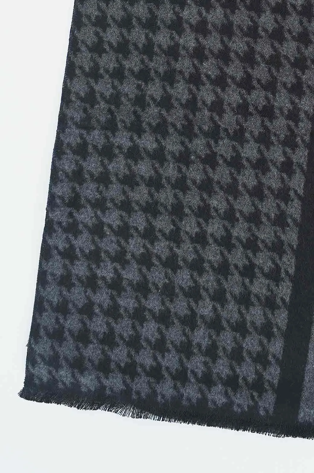 HOUNDSTOOTH PATTERN SCARF