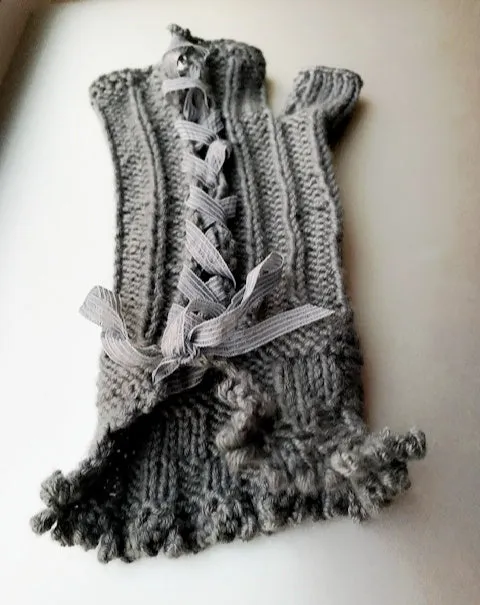 Laces fingerless mittens