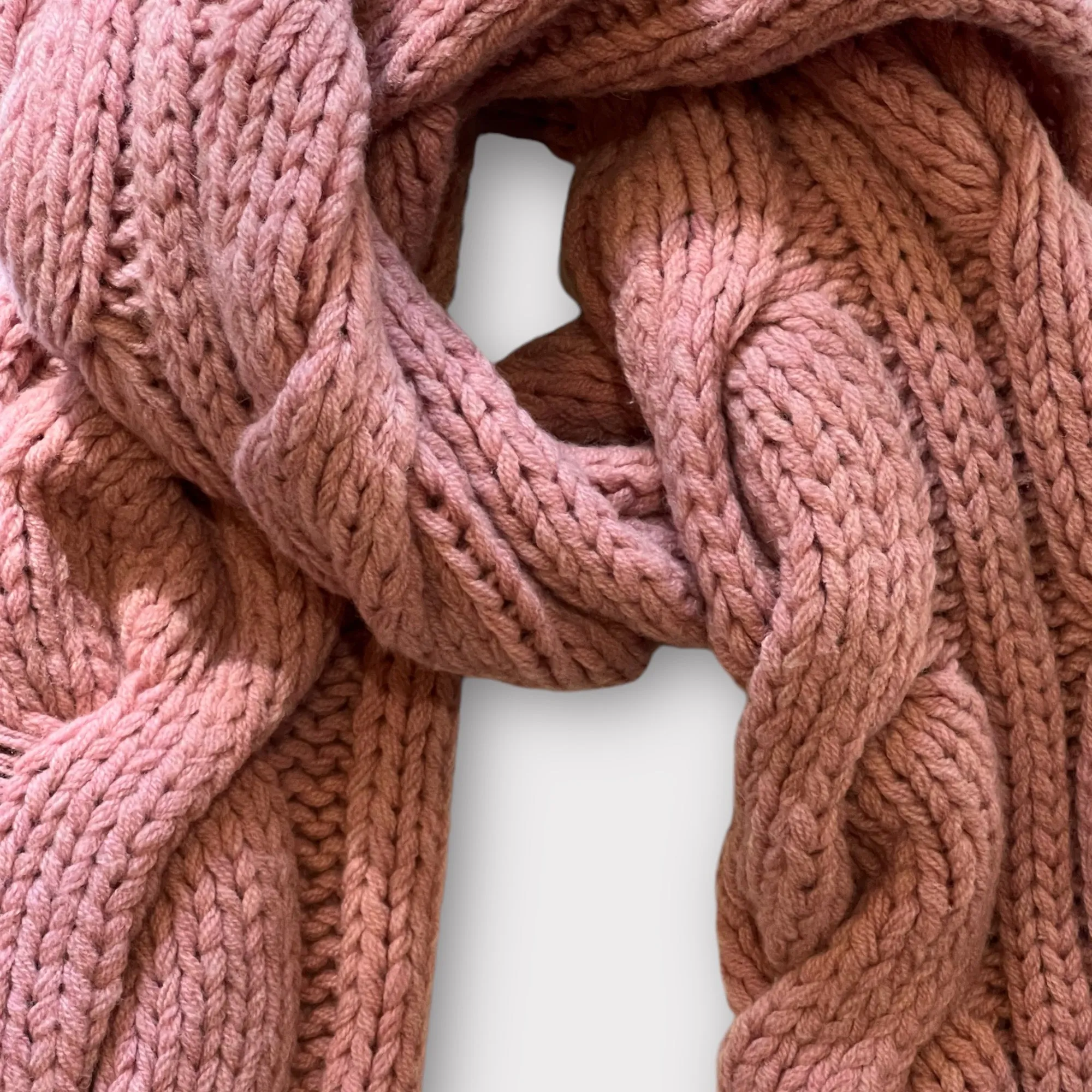 Mackie Catrine Super Chunky Cable Scarf Dusty Pink